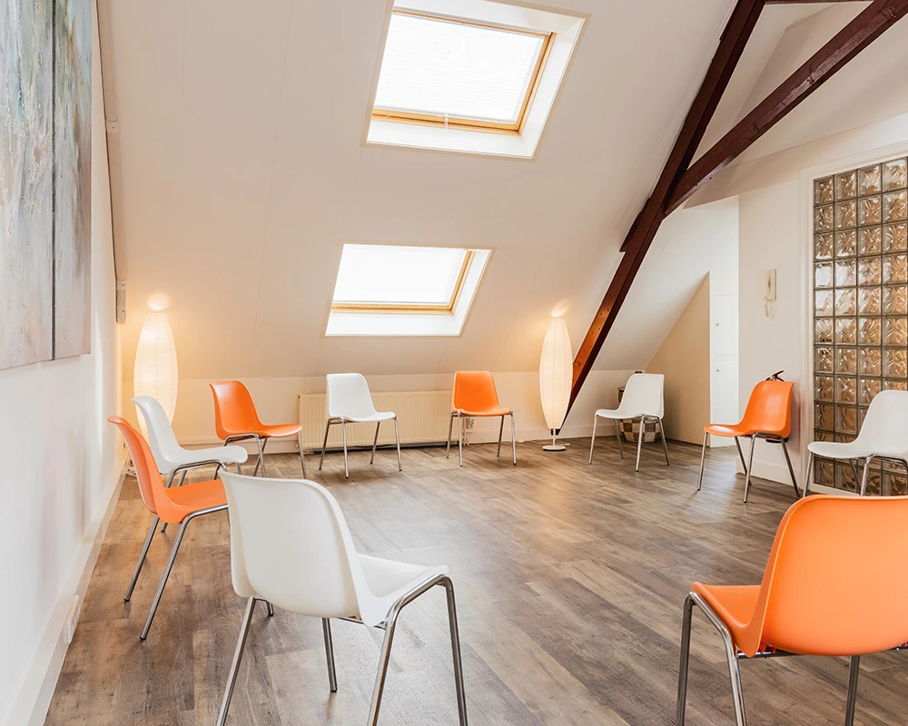 dagbehandeling-ambulant-cirkel-stoelen